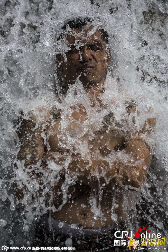 ʱ2014105գӡ嵺ӡȽͽٲ½ϴϴѷģ顣ͼƬԴ:Agung meswara/Getty Images/CFP